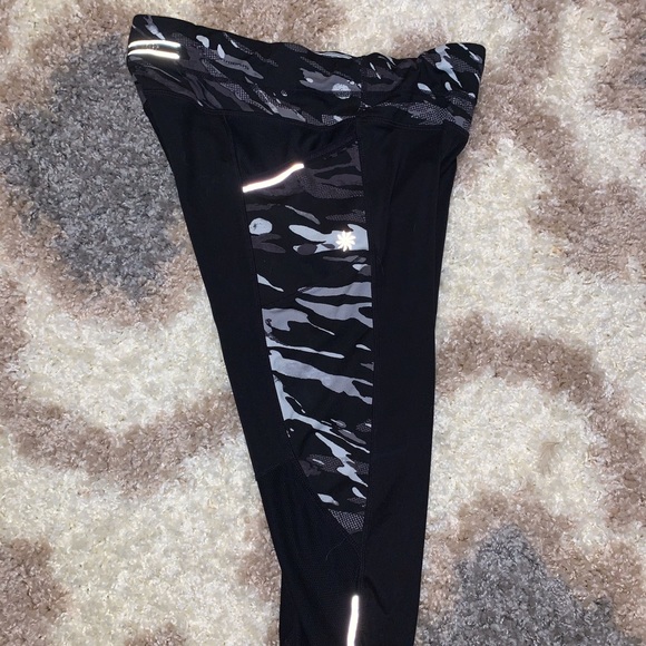 Athleta capri workout pants - Picture 6 of 6